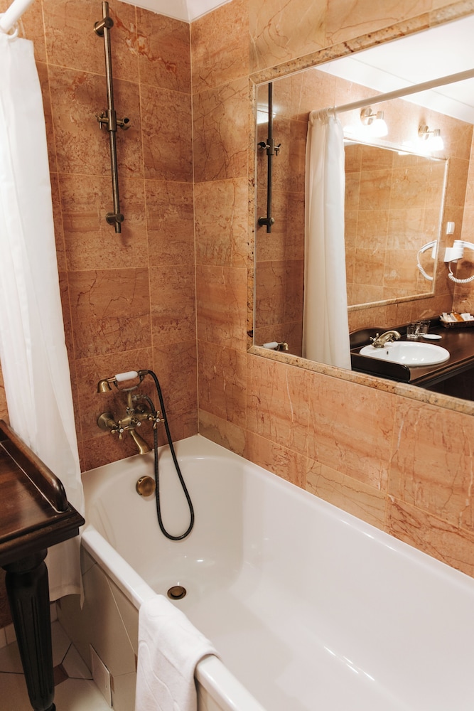 1 BEDROOM, JUNIOR SUITE
