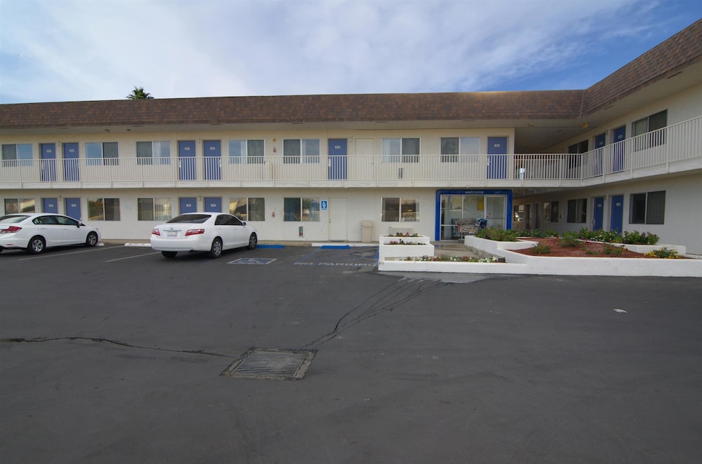 Motel6 Indio, CA - Palm Springs 33/39
