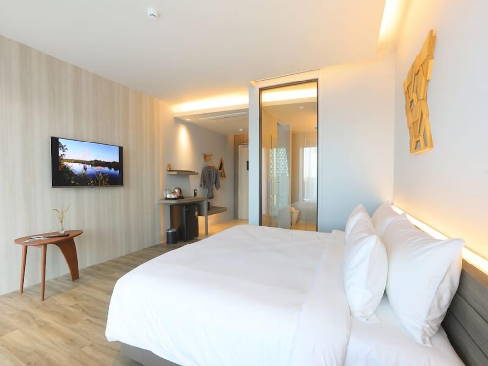 The Signature Hotel Airport 9/50