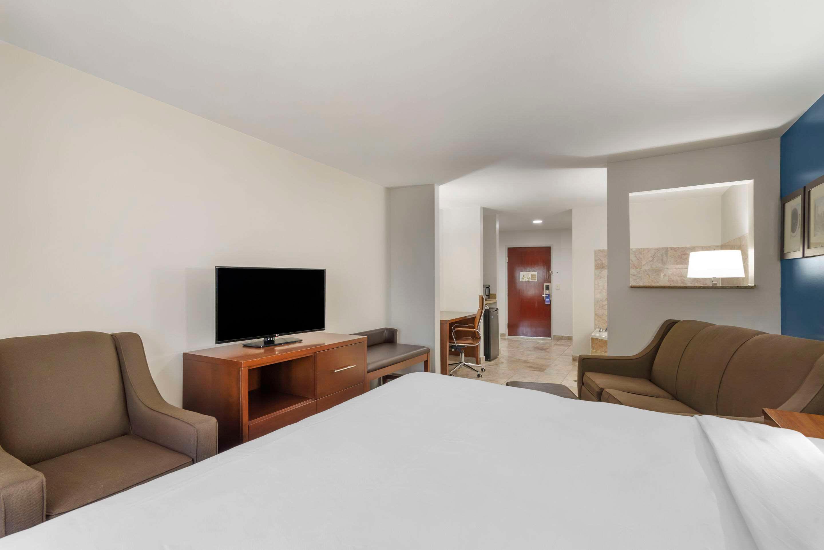 SUITE, KING BED