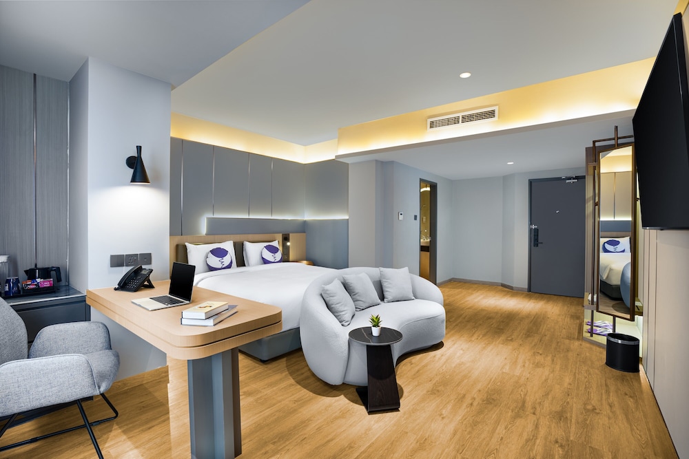 Family Suite, King Bed