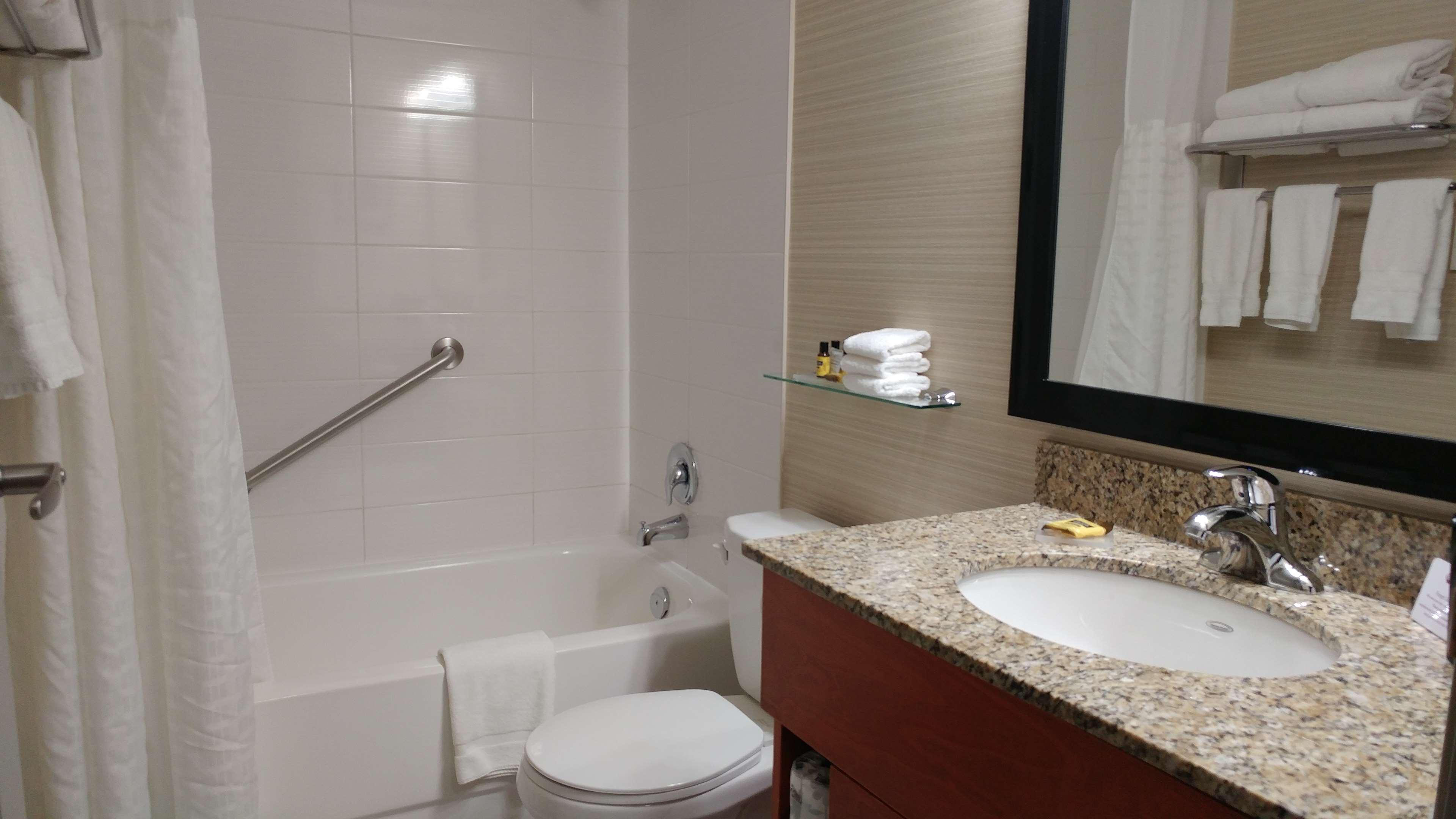 جناح بسرير كينج مع أريكة في طابق مرتفع، Best Western Plus Rose City Suites 8/10