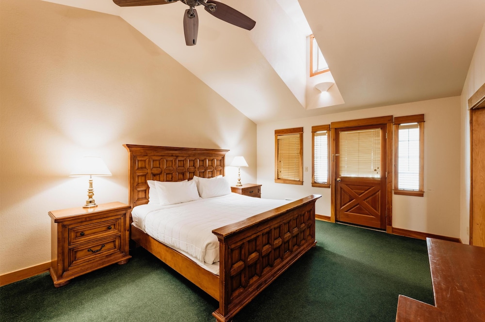 Chico Hot Springs Resort 18/50