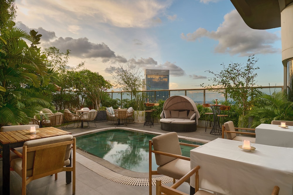 The Peninsula Phnom Penh 24/50