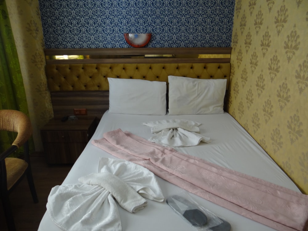 Meta Hotel 8/20