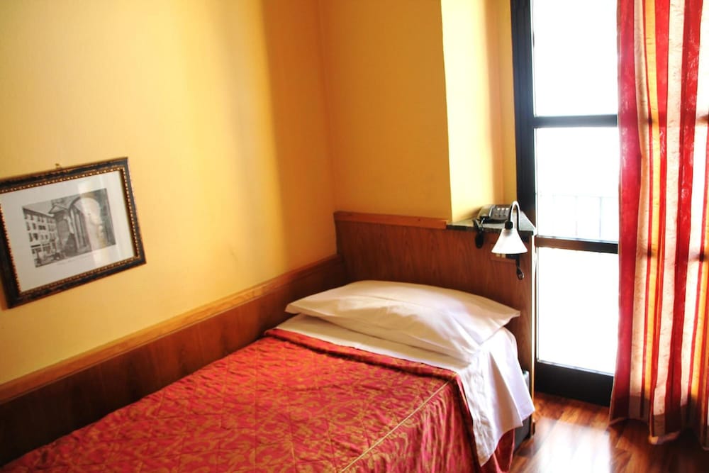 ROOM, SINGLE