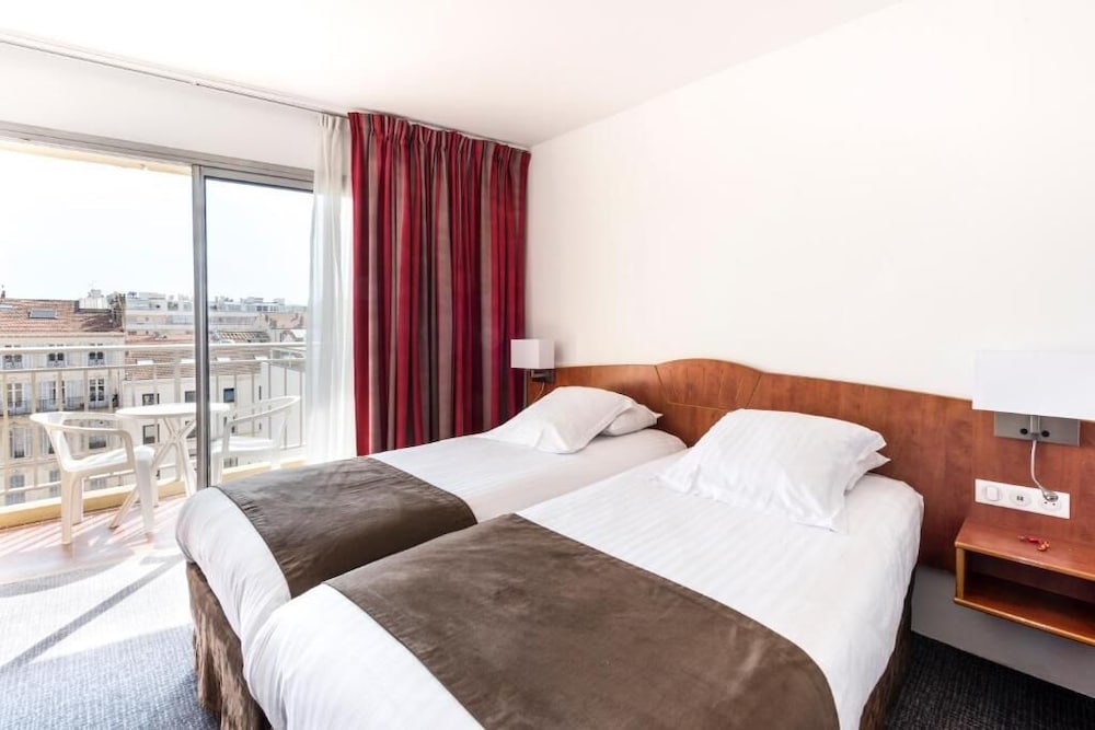 Abrial Hotel 21/58