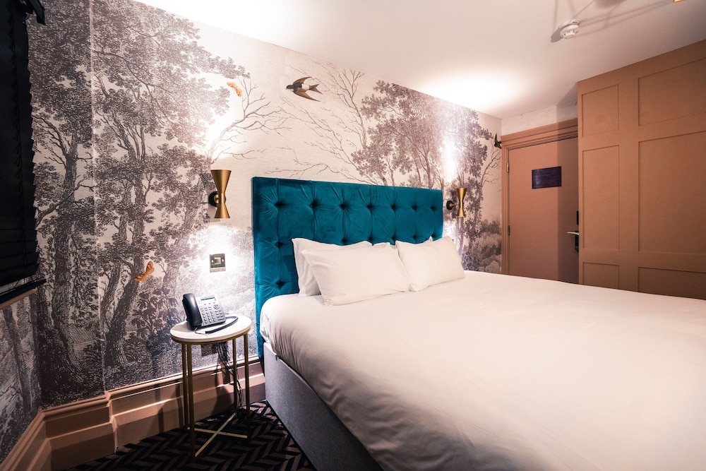 Lock & Key Hotel 2/69