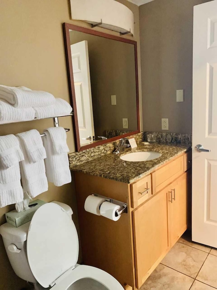CANDLEWOOD SUITES HARRISBURG 31/76