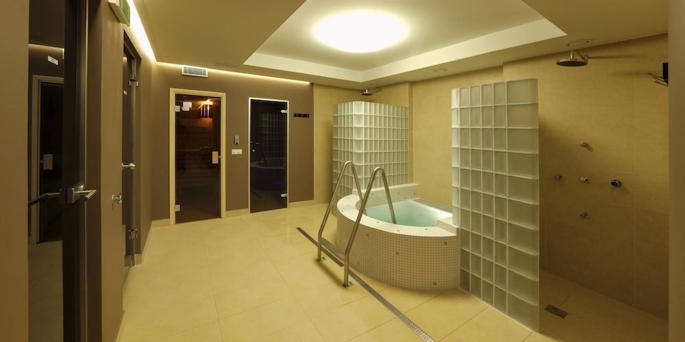 Esmarin Wellness Hotel 44/46