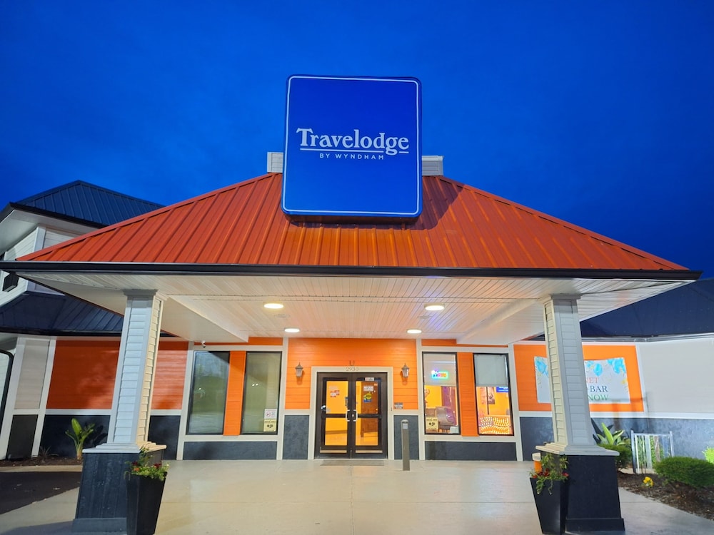 Travelodge by Wyndham Indianapolis Speedway 1/50