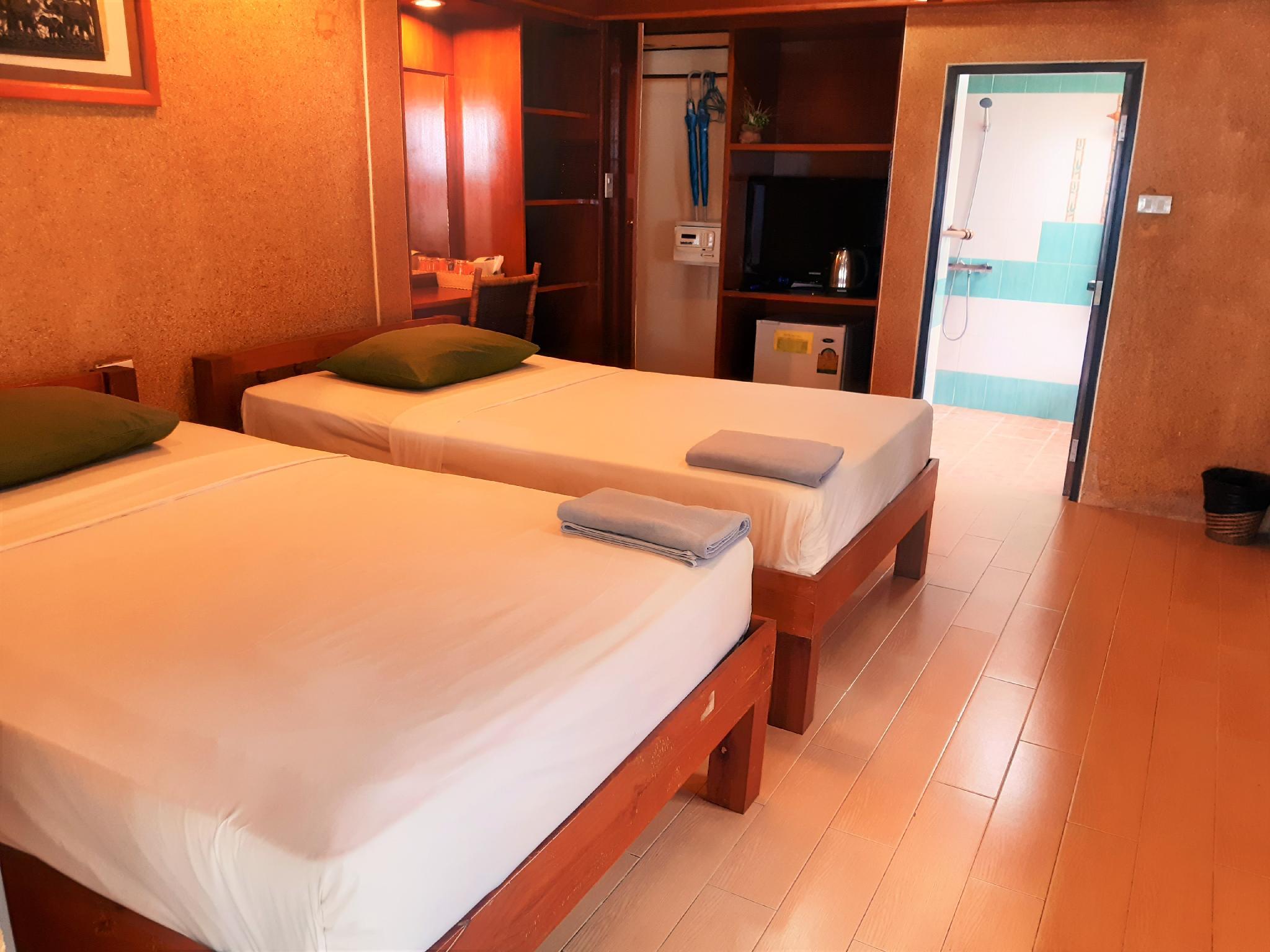 بنغل بسريرين منفصلين بإطلالة على البحر