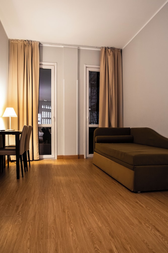 Hotel Regal Apartments 58/76