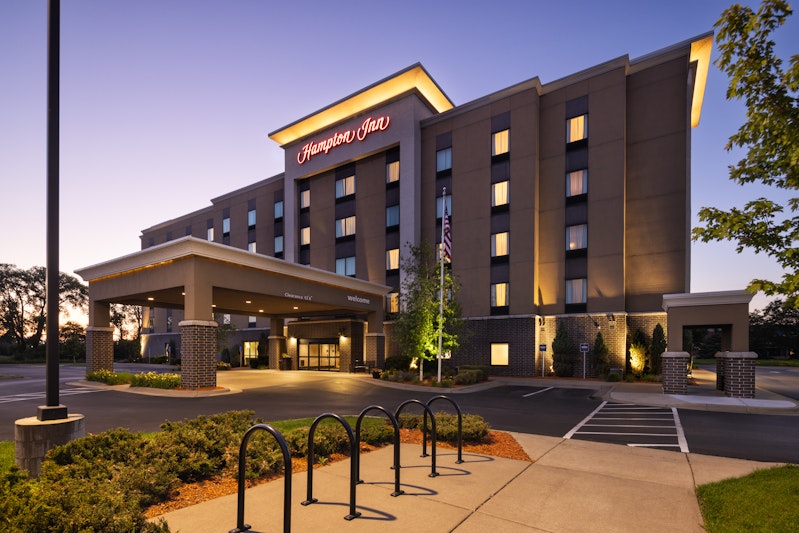 Hampton Inn Minneapolis Roseville 7/42