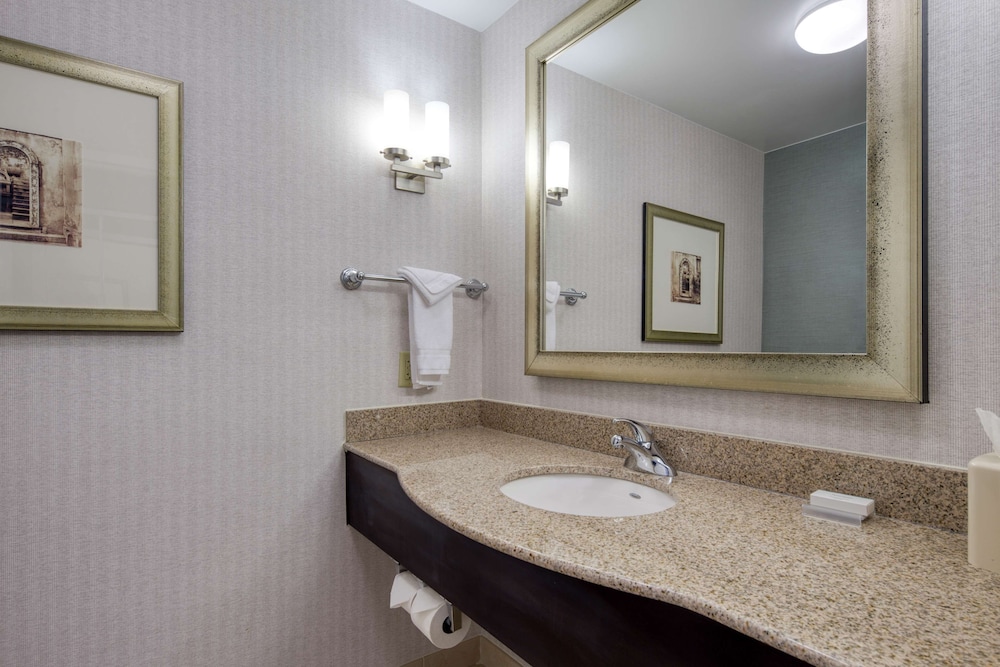 Hilton Garden Inn Durham Southpoint, NC 26/61