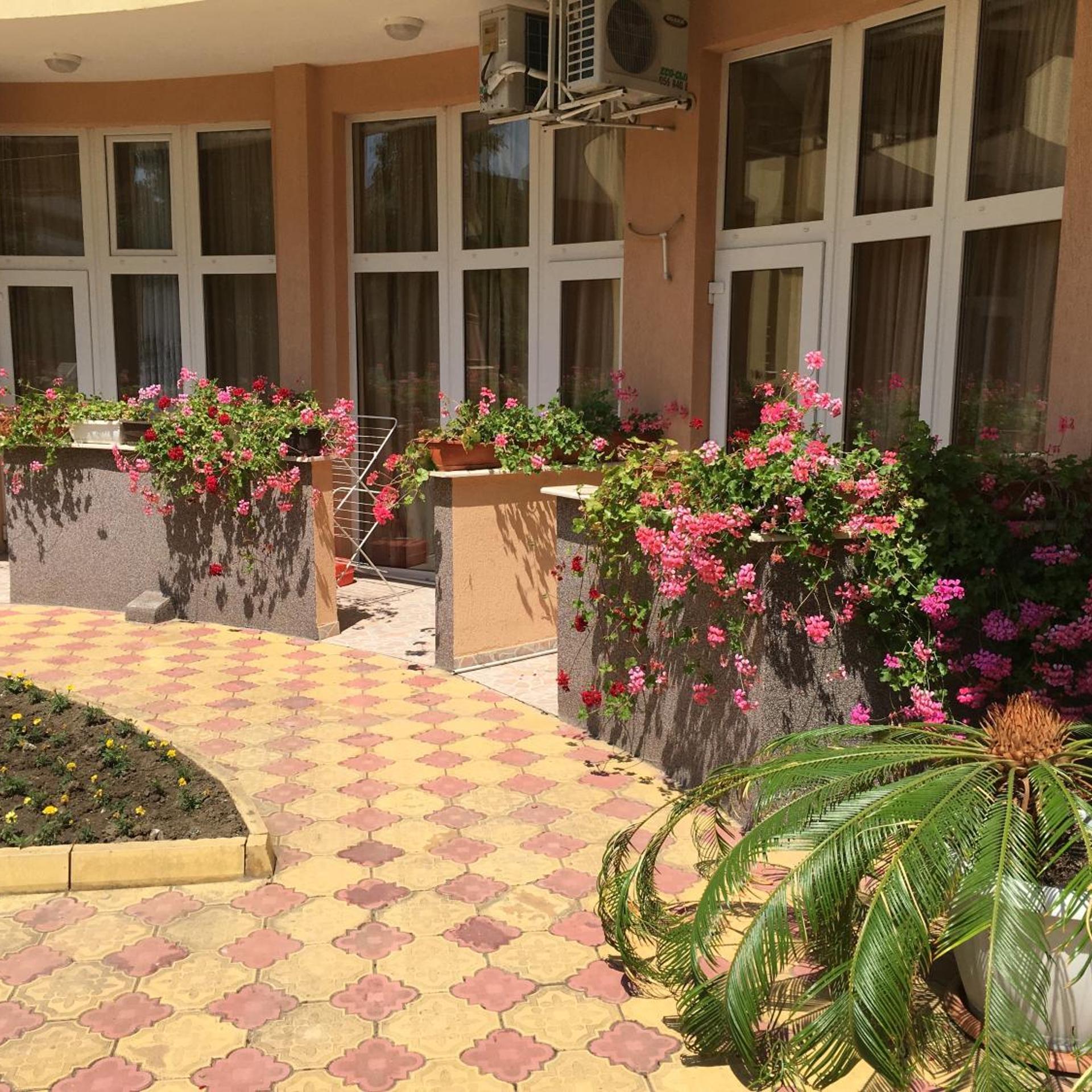 Beatris Family Hotel 44/53