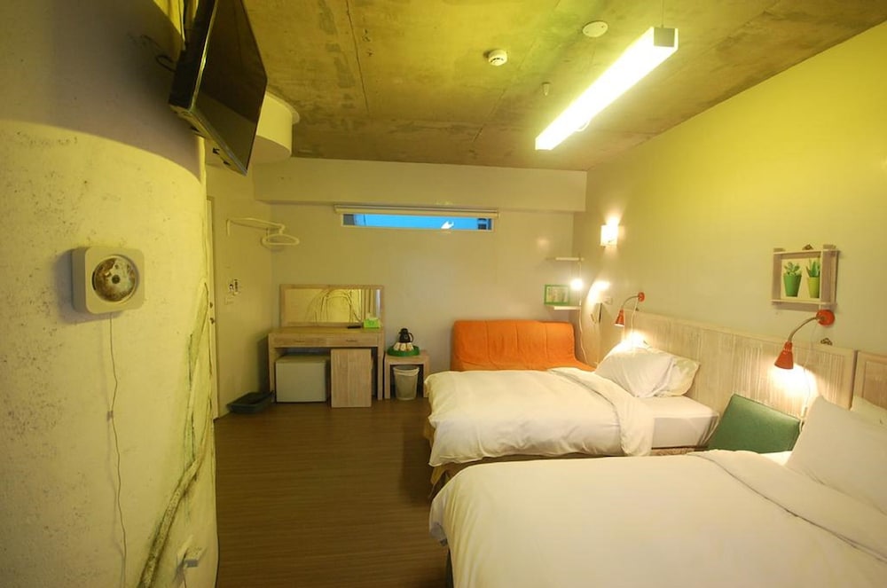Orange Moon Inn 17/68