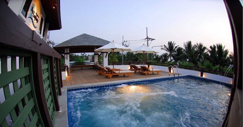 La Playa Boutique Resort 10/24