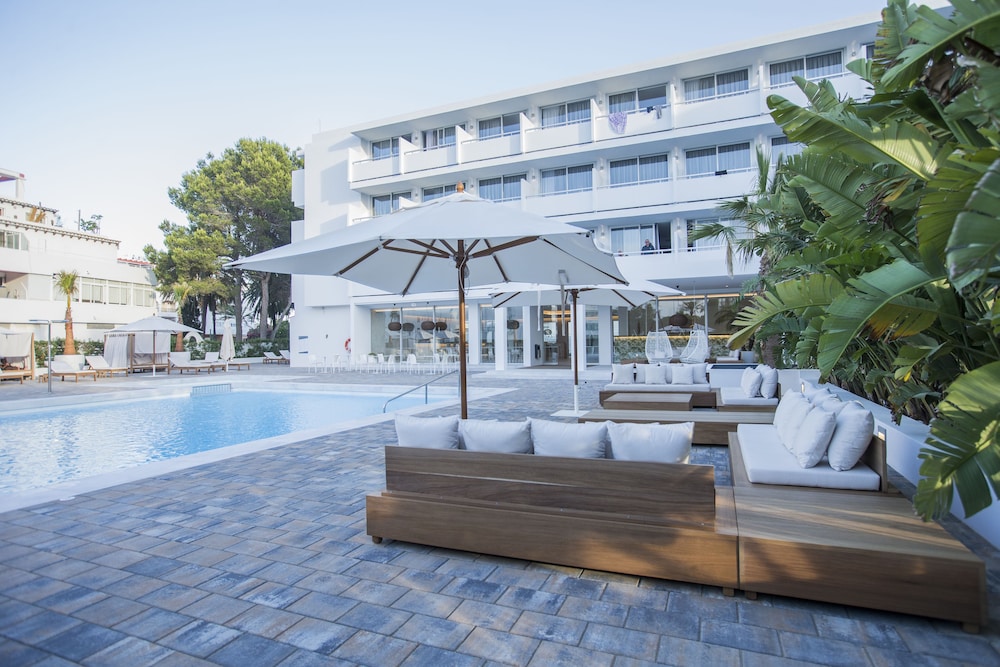 Hotel Anfora Ibiza in SANTA EULALIA DEL RIO