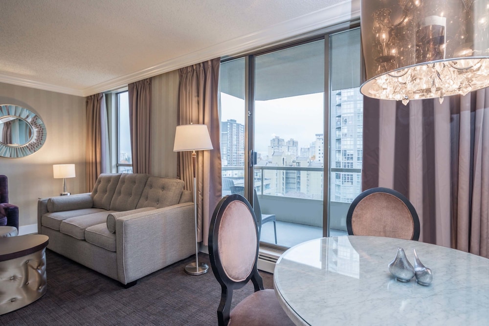 La Grande Residence at the Sutton Place Hotel 31/45