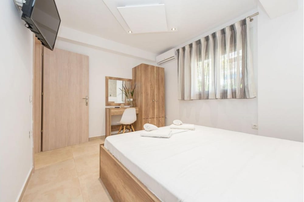 Milonas House Apartments 38/50