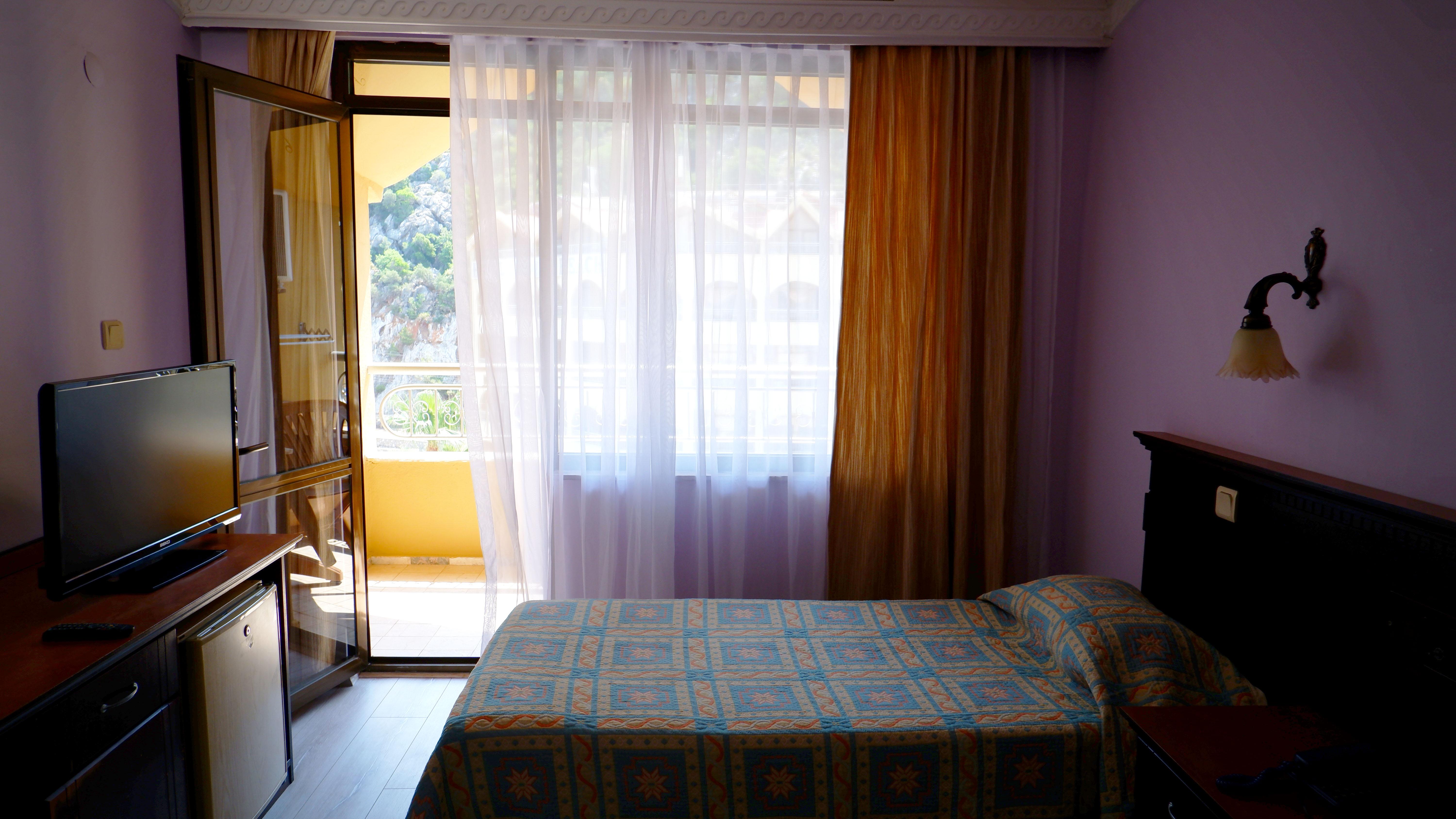 Standard, Side Sea View