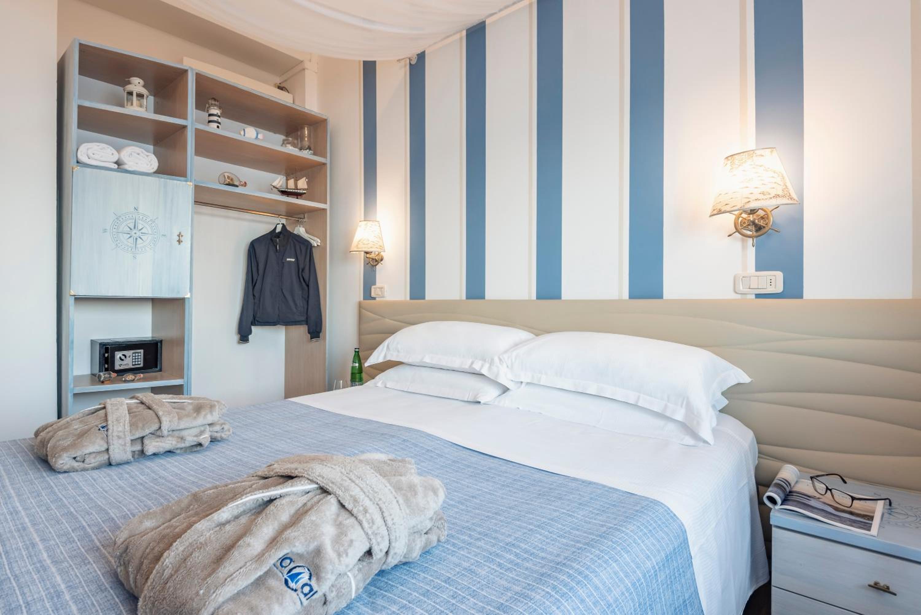 Deluxe, King Bed, Sea View