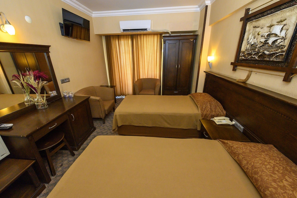 Karen Hotel 8/10