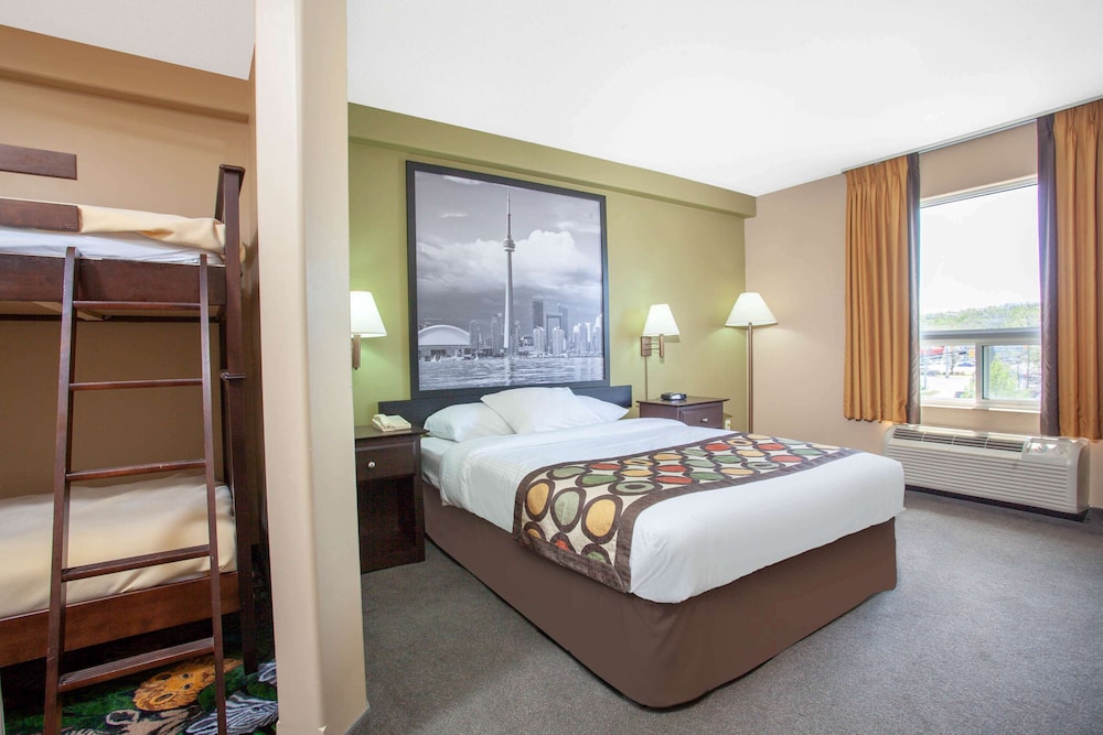 Super 8 by Wyndham Midland 7/29