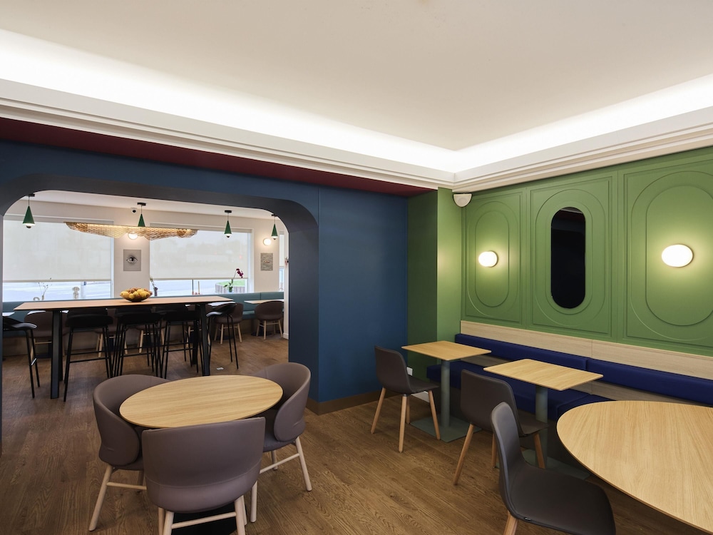 restaurant cafeteria