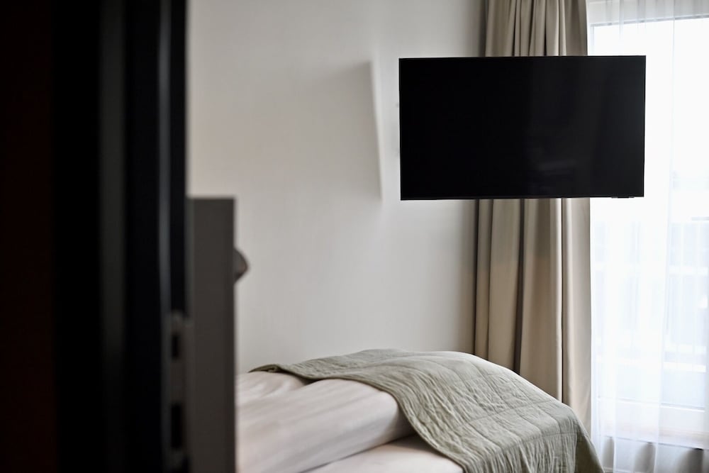 ROOM, SINGLE, BALCONY