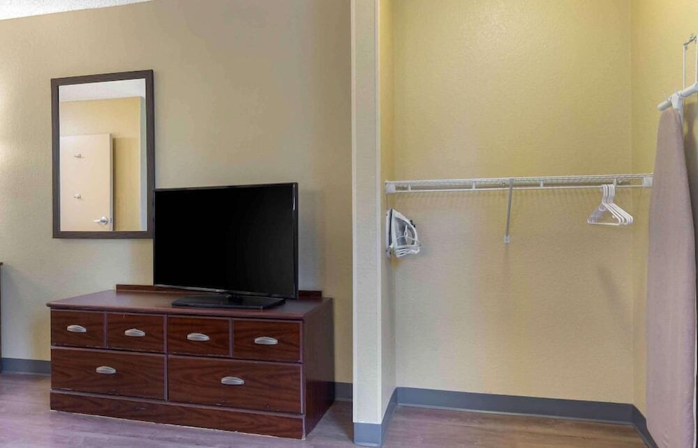 Studio 6 Suites Seattle Kent WA 42/53