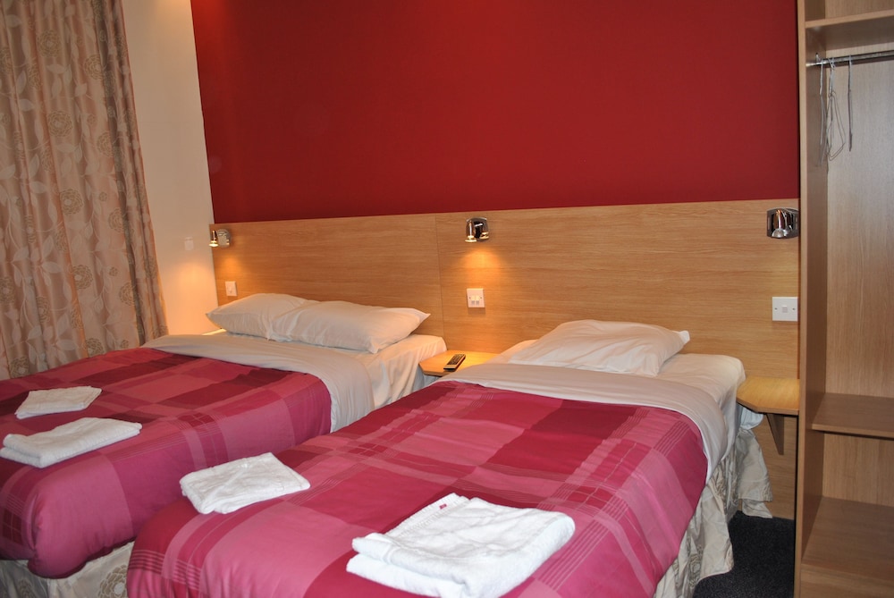 ROOM, TWIN BEDS