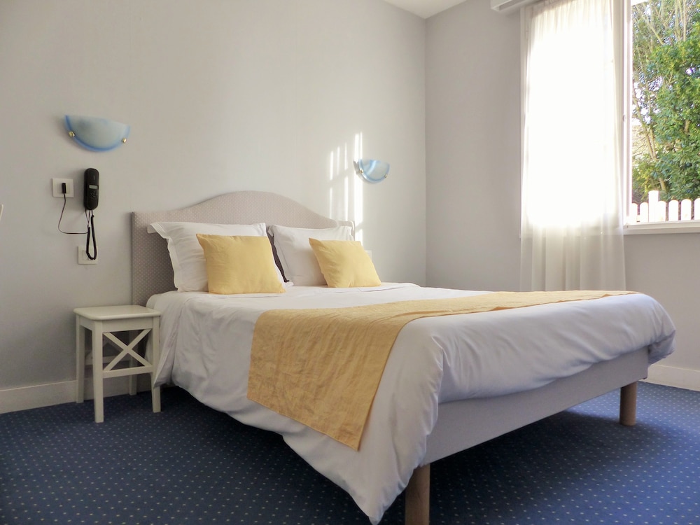 Hotel Val De Loire 16/41