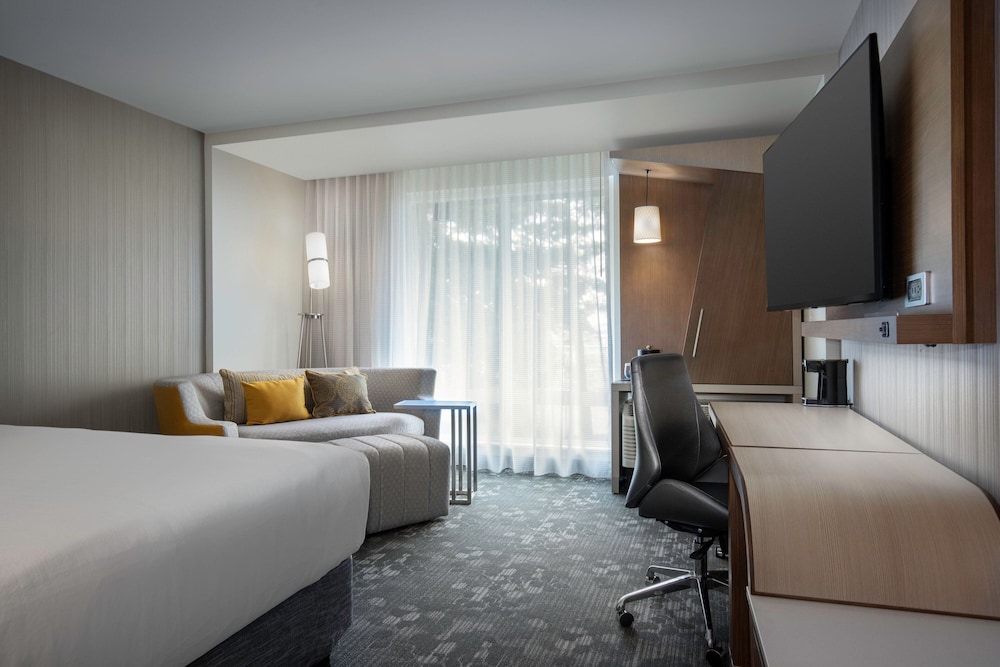 غرفة بسرير كينج لذوي الإعاقة، Courtyard By Marriott Nanaimo 2/7