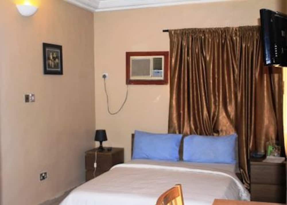 3 BEDROOMS, LUXURY, APARTMENT
