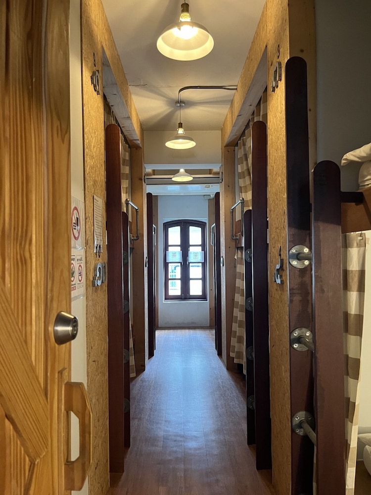 Barn And Bed Hostel 32/50