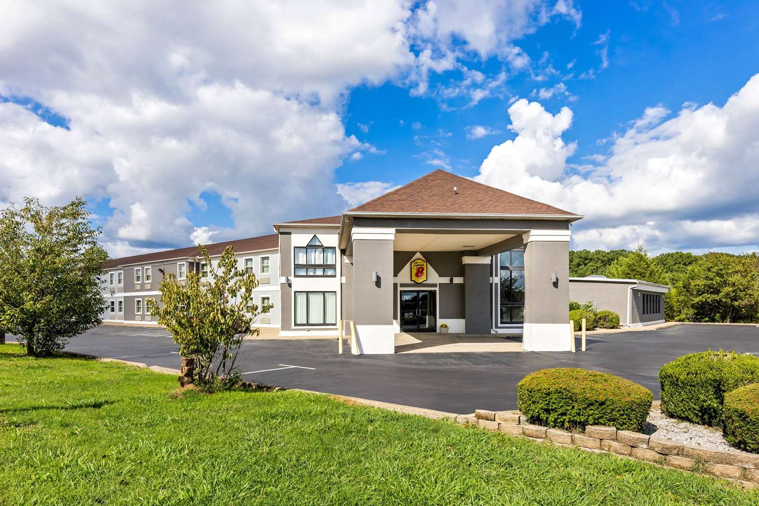 Super 8 by Wyndham Dickson 16/17