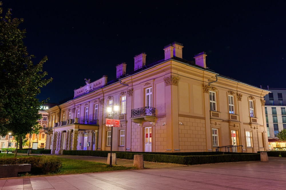 Central Palace by Habitan 3/50