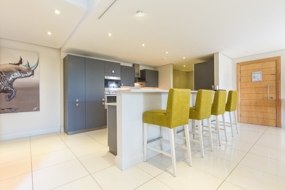 Lawhill Luxury Apartments 10/73
