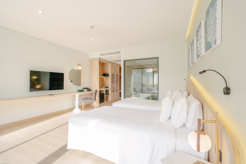 Phuket Emerald Beach Resort 35/70