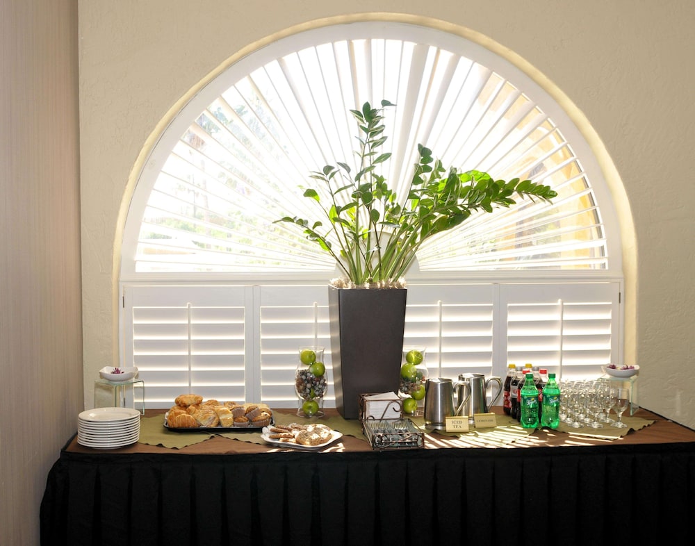 DoubleTree by Hilton Hotel Tucson - Reid Park 43/56