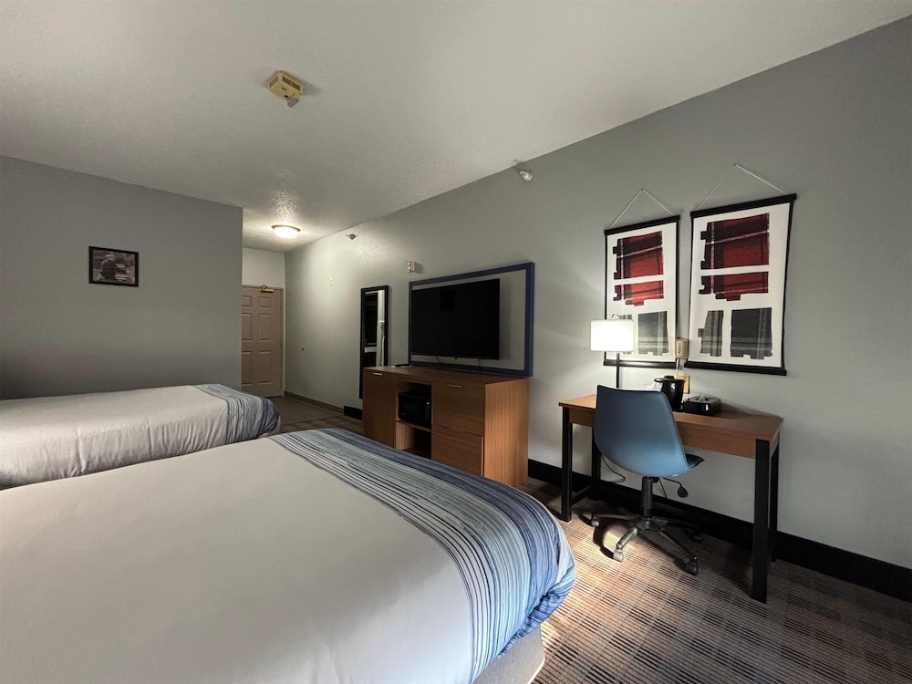 AmericInn by Wyndham Galesburg 20/59