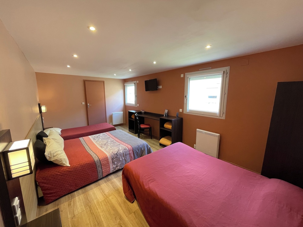 BRIT HOTEL SAINT-QUENTIN 7/53