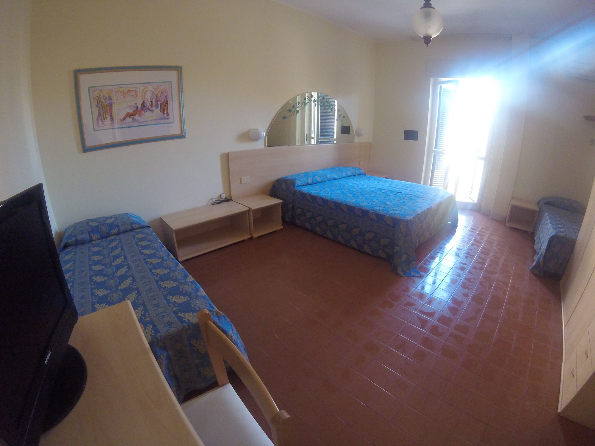 ROOM, TRIPLE