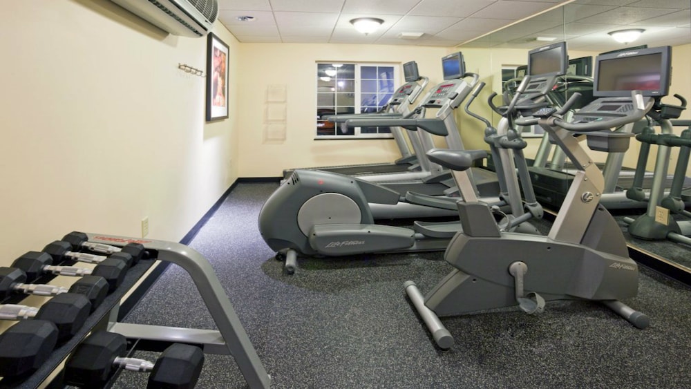 Staybridge Suites Milwaukee Airport South 25/53