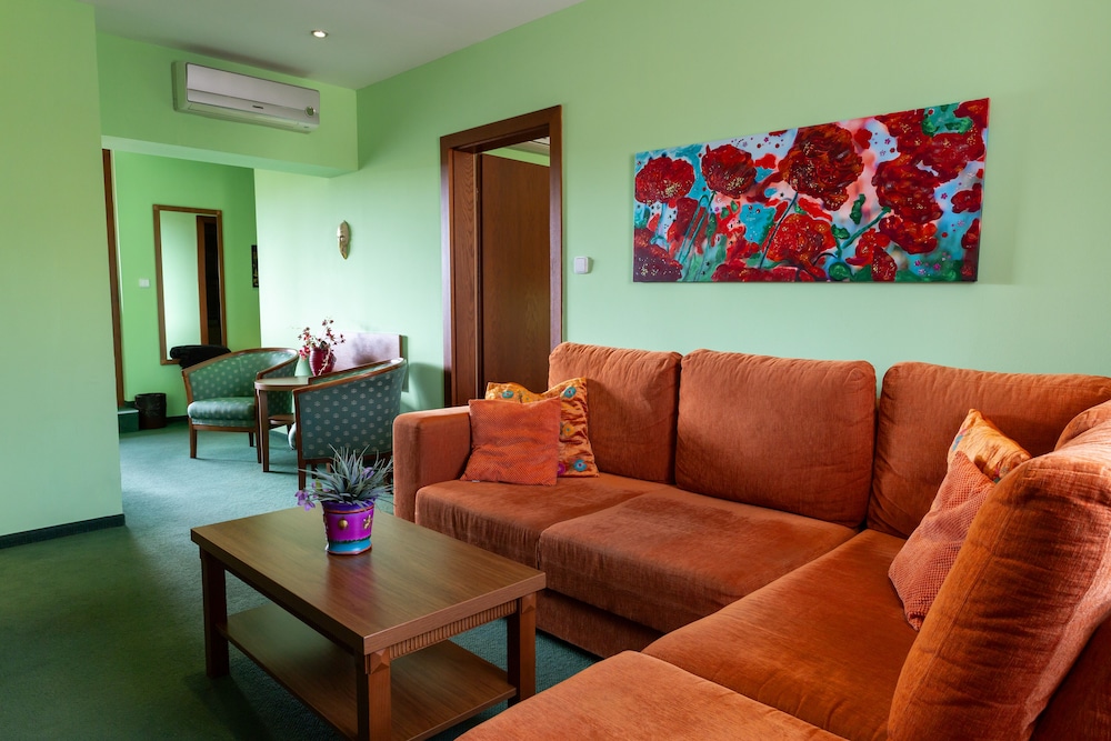 Max Inn Hotel 28/50
