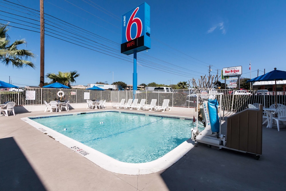 Motel6 Austin, TX - Airport - South photo4