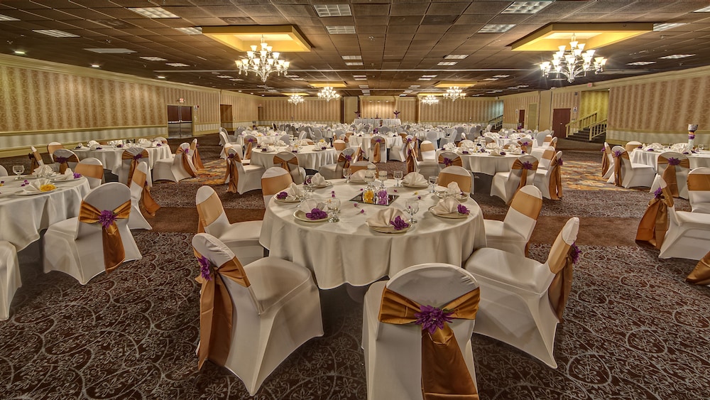 Clarion Hotel & Suites Conference Center Memphis Airport 20/31