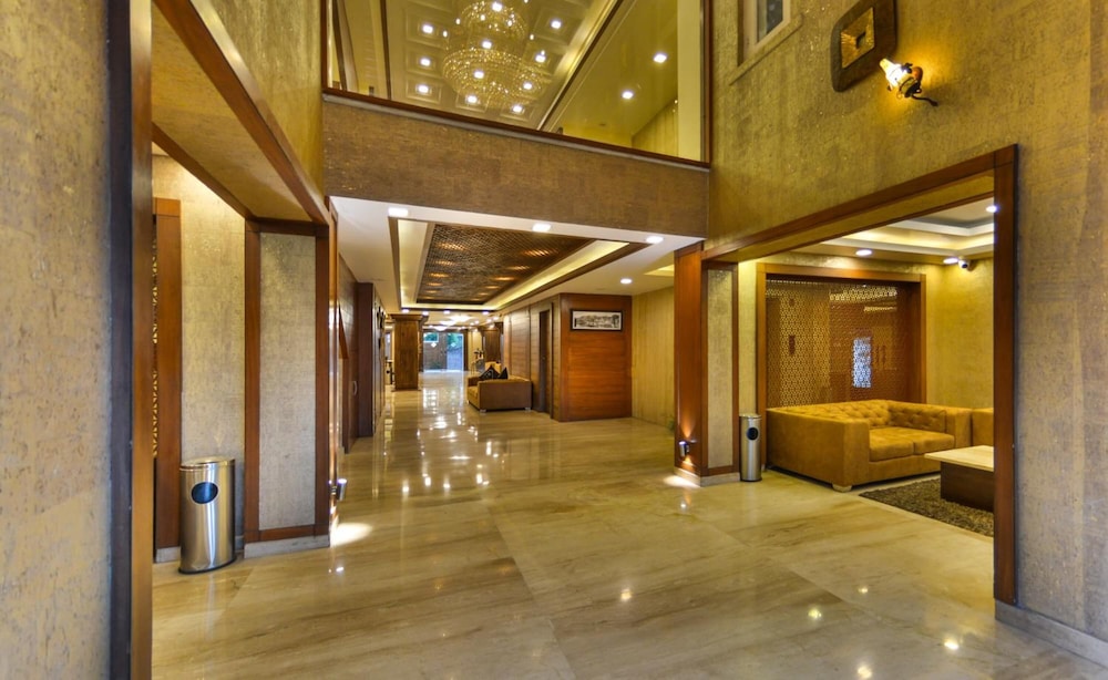 Clarks Inn Srinagar (Ex Hotel Spring Hills) 9/50